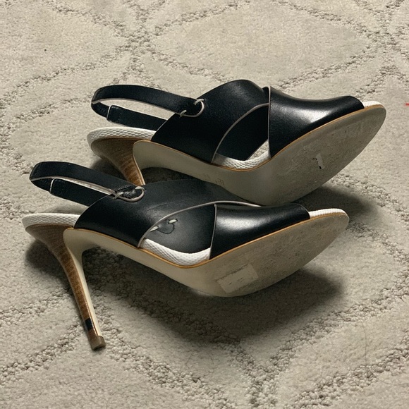 🔥FENDI SEXY SANDALS 🔥 - Picture 3 of 3